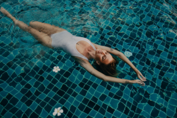 sugar baby on her hotel pool